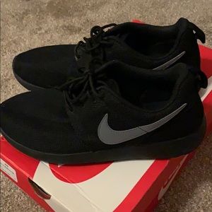 Nike roshe 7y black
